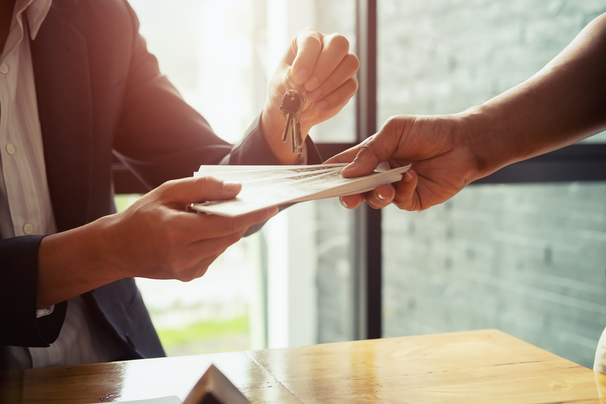 Man,Is,Handing,Money,To,Real,Estate,Agent,Gives,House
